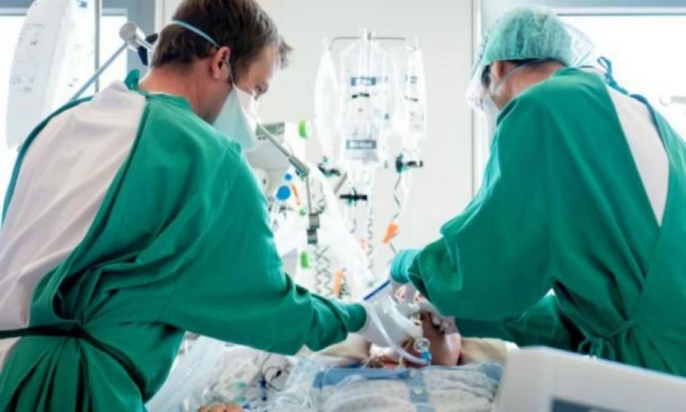 Πρωτοπορεί η Λευκάδα: Τοποθέτησε απινιδωτές σε 15 σημεία